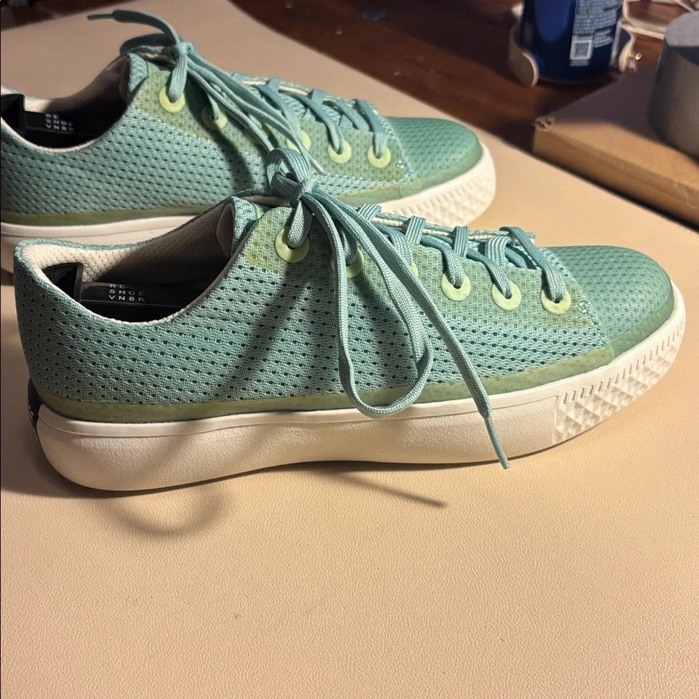 Converse Women's Light Green Sneakers Modrn